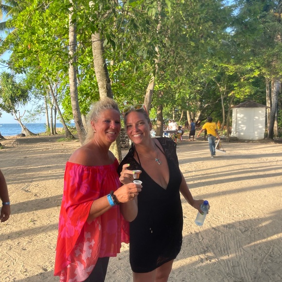 Meet your Posher, Stephanie - Picture 16 of 16